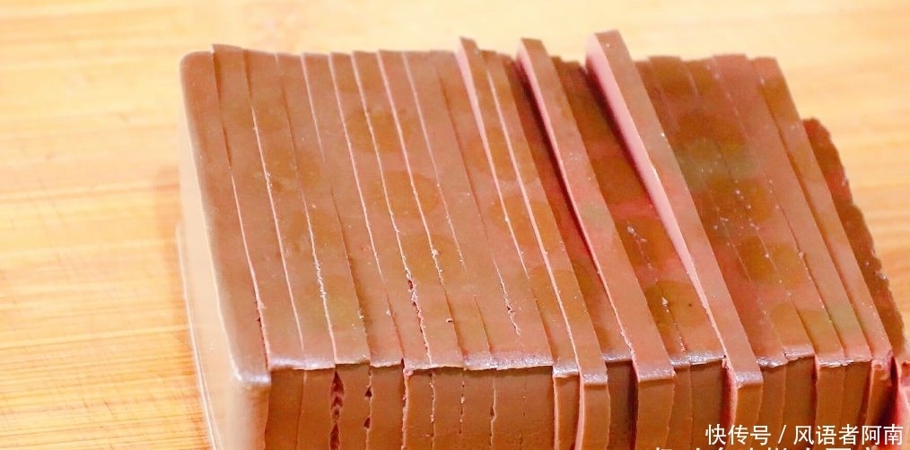 酸菜|用酸菜煮鸭血,鸭血煮的时间越长越好吃,一点不腥,鲜香嫩滑