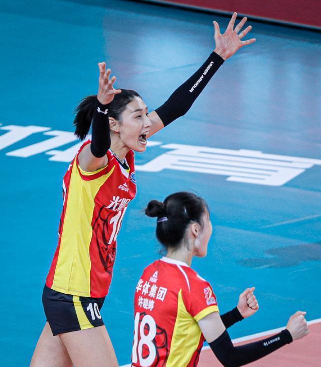 孫海平|丁霞被替換下，孫海平替補登場，遼寧女排大比分2-1領(lǐng)先了