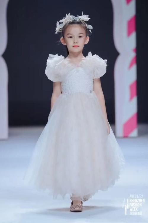 2021AW深圳时装周PureShare芭比首次碰撞，揭秘《梦境》奇妙之旅