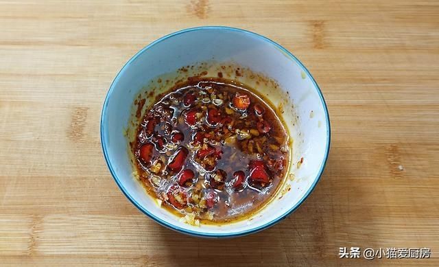 小猫|凉拌毛豆是夏日里不错的小吃，教你正确做法，翠绿好看，鲜嫩入味