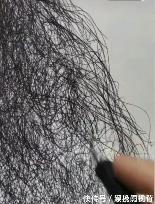 肖像画@开始以为在胡乱涂鸦,当美术生画完后,网友:对不起,打扰了!