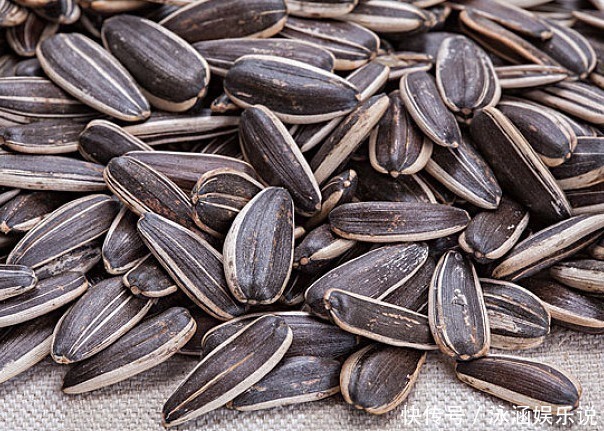 孕妈|孕阶段,孕妈可以常吃4种“零食”,能预防贫血,促进宝宝发育