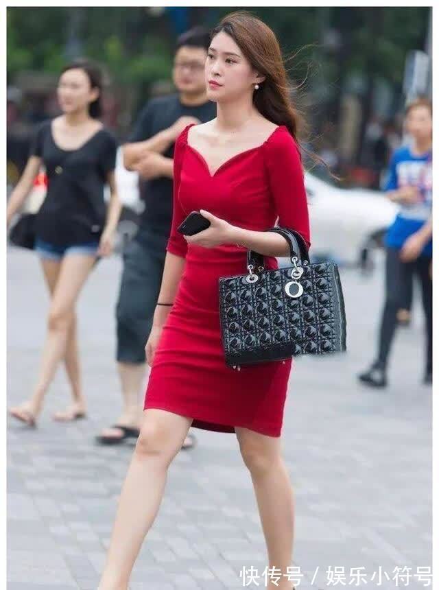 帆布包|气场十分强大,但忍不住想多看她几眼,包包证实起点是真的高