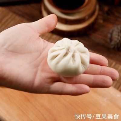 冰花生煎家庭版的做法来啦，一看就会，好吃又美味