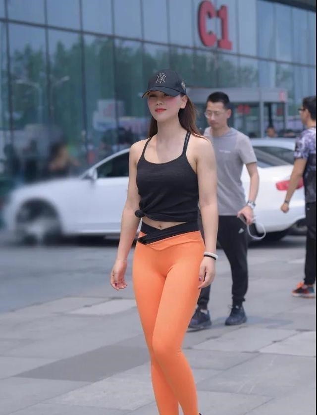 橙色 橙色的瑜伽裤,美而凸显身材,轻熟而又有气质