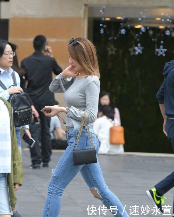 女人|干净清爽,非常有质感的一条牛仔裤,穿出清新女人格调!