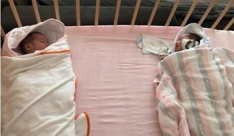 小右|双胞胎姐妹“同胞不同命”,高考只差5分,10年后生活天差地别