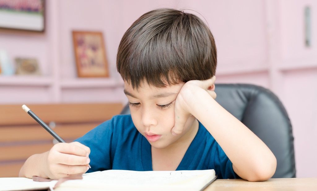 维生素b1|女孩小小年纪就近视1500度,原来和吃的食物有关,家长要警惕