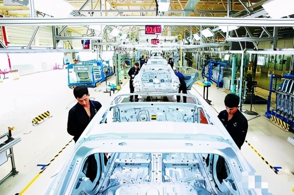 智能|上榜汽车界“奥斯卡”经开区智能汽车产业高地频“打新”