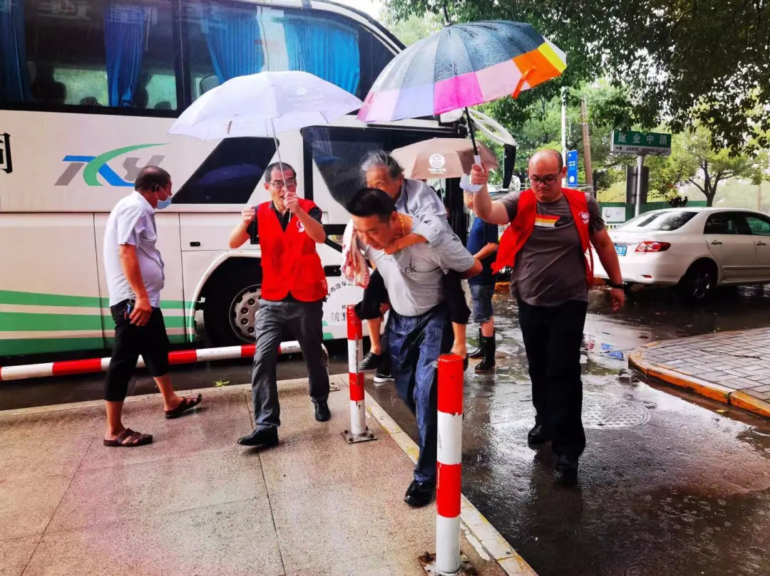 台风|风里雨里，桐乡这抹“志愿红”一直温暖你！