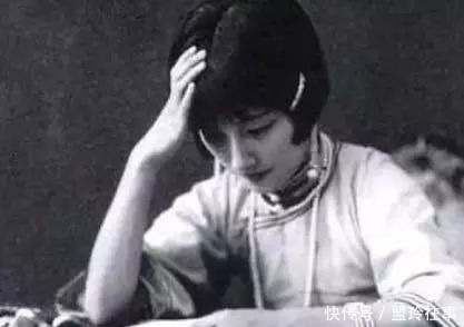 离婚|丈夫对她一见钟情,她却爱上了有妇之夫,离婚后丈夫一直独身