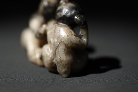 瑞兽@清代提油白玉瑞兽衔灵芝