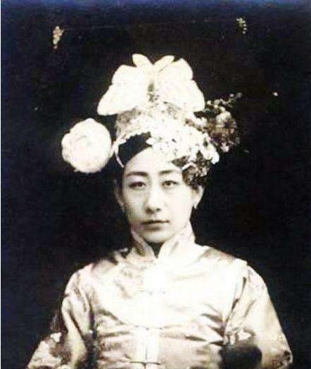 川岛芳子|她是川岛芳子的胞妹，隐姓埋名活到95岁，死前说出一皇家丑闻