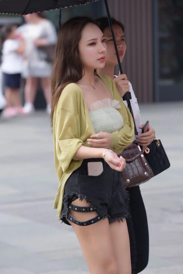 小姐姐|街拍牛仔裤的花式搭配,有活力也很显身姿