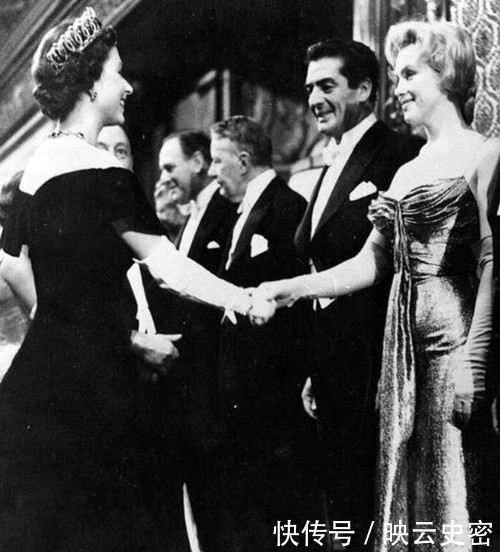 梦露|7张名人罕见合影照:戴笠、梅乐斯都在笑,梦露和英女王气质迥异