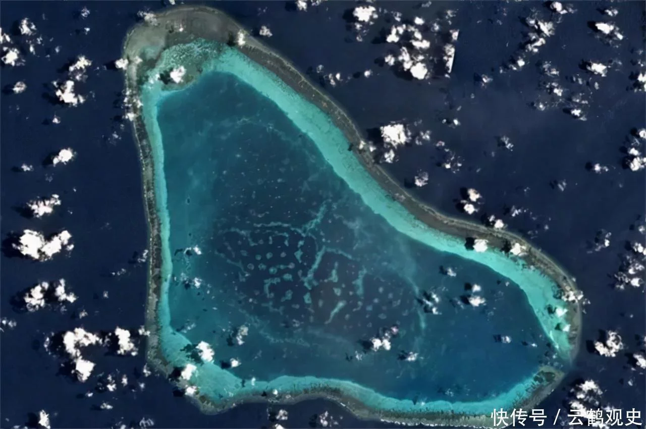 现场视频：菲律宾擅拆中国在黄岩岛海域设置的漂浮屏障_凤凰网视频_凤凰网