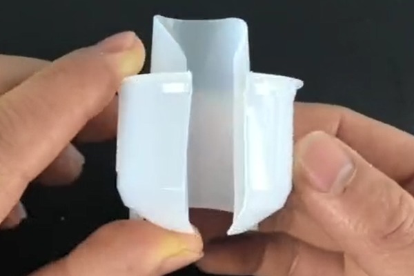 洗衣液的瓶盖是个宝,放在家里可以解决家家户户的难题!太实用了