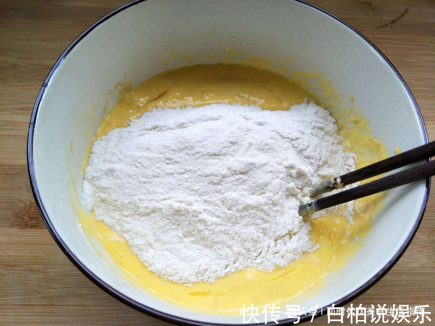 小面姨|玉米面独特做法,开水一烫,不蒸不烙,松软又酥脆,比面包还好吃