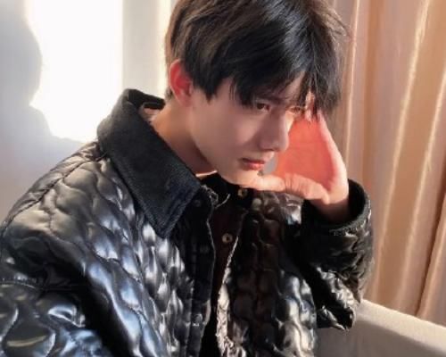 《创4》选手未播先火，被称为最帅鬼屋NPC，毕业院校了不得