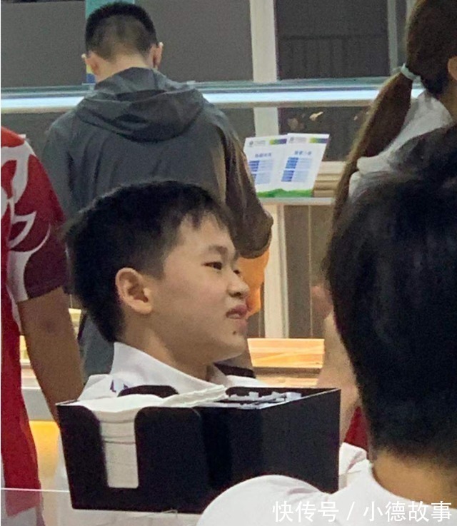 广东跳水队|全红婵胃口大开!14岁天才大口吃面笑容灿烂,红姐可别再长胖了