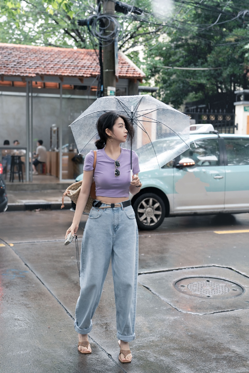 短袖|今夏怎么穿搭才时髦?短袖T恤搭配牛仔裤简约高级,秒变气质女神