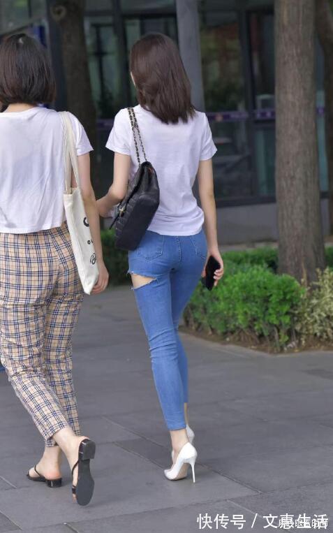 小姐姐|破洞牛仔裤搭配白色T恤,简约风格让你的气质迷人