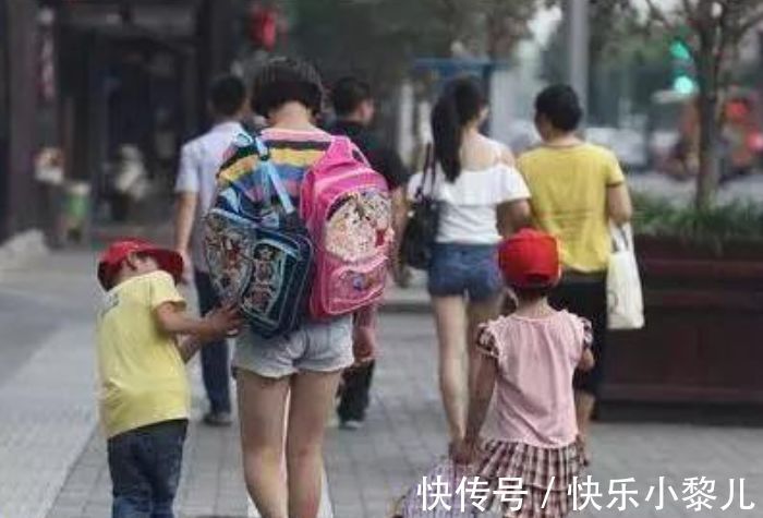 课程表|孩子的书包一定要自己背?“小肩膀、大书包”,他们承受的是什么