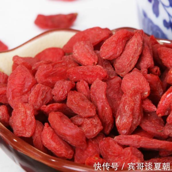 黄金搭档|枸杞的三个黄金搭档,每天泡水喝上几口,又补肾气又清肝