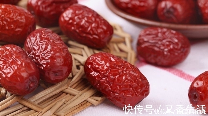 红润|红枣和此物泡,半个月下来,湿气没了,大肚子平了,脸色更红润