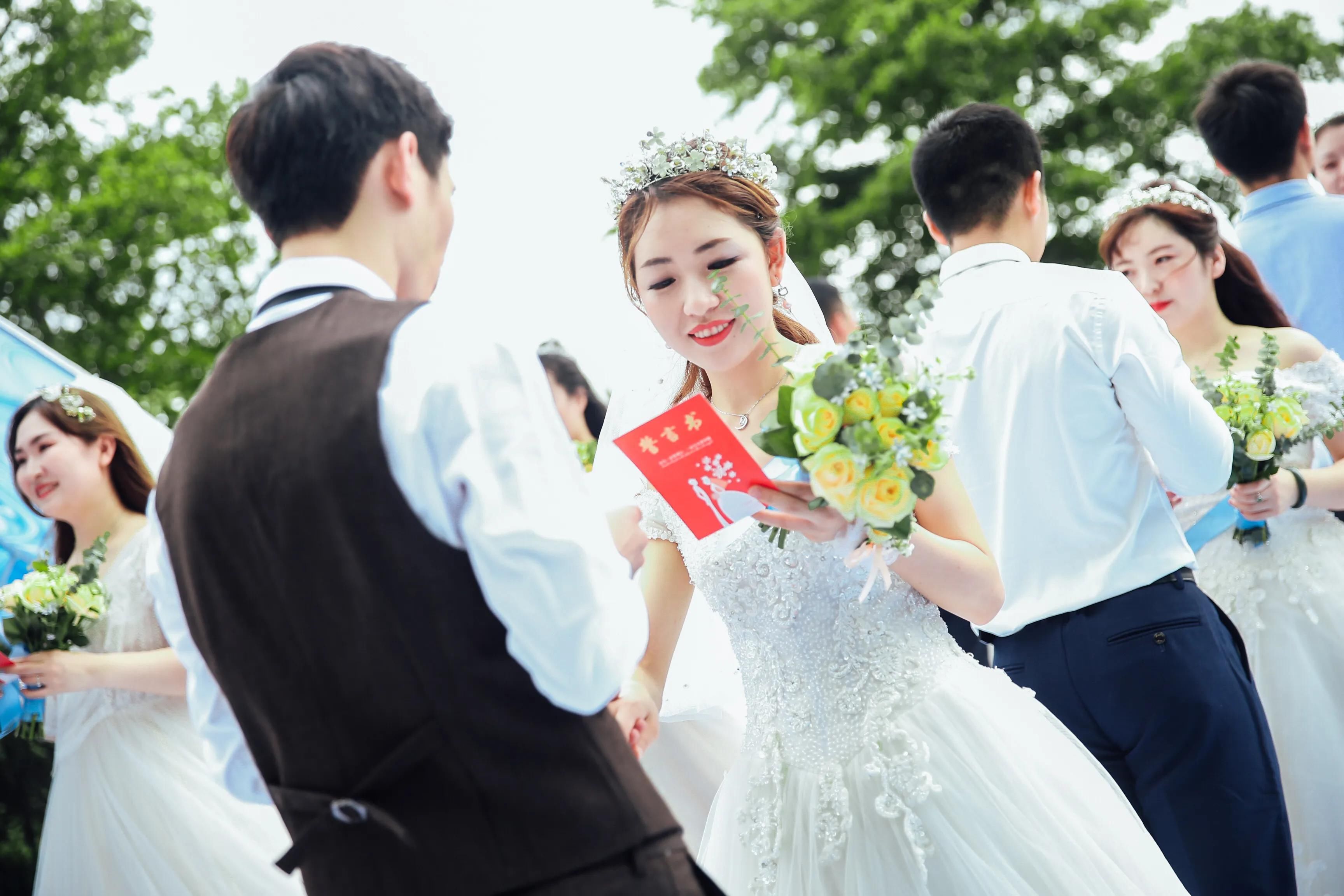 沈瑶|11对新人浪漫宣誓！厦门市海沧区上演集体婚礼
