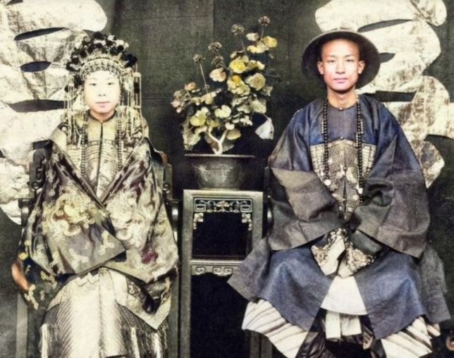 惊艳|1910年清朝彩照:李鸿章侄儿媳美丽惊艳,满脸愁容的纺织女!