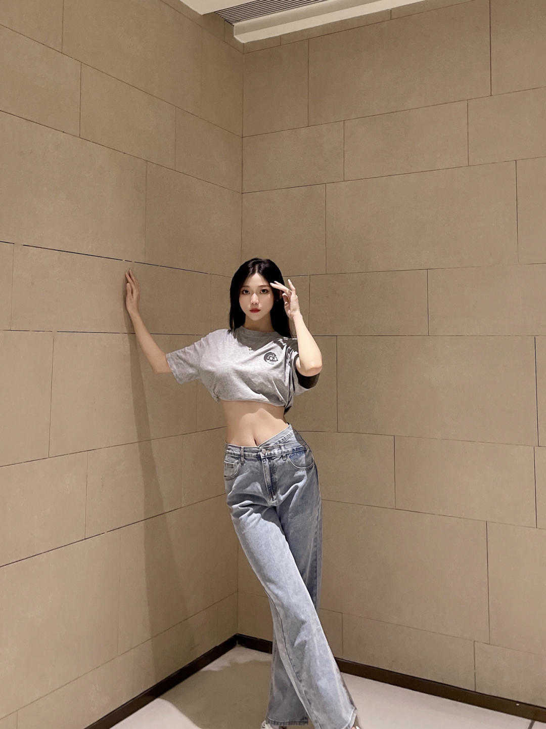 气质|牛仔裤这样搭配，你也可以变得很气质，简单又时髦