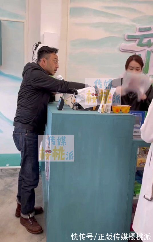 汪涵在長沙農(nóng)村開店，堅(jiān)持素顏出鏡還現(xiàn)場摳腳，變成鄉(xiāng)野知心大哥