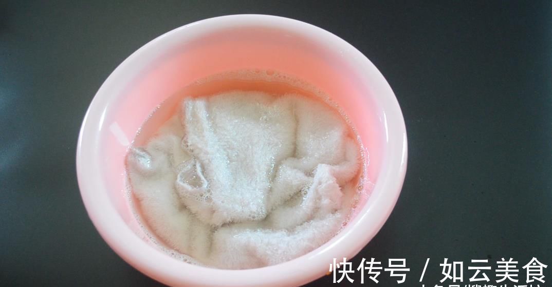 汗味|清洗毛巾别再用肥皂了, 用它泡一泡, 多脏多旧的毛巾也能洁白如新