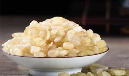 皱纹|女性过了45岁,多吃4种食物,淡化皱纹,改善气血,更显年轻