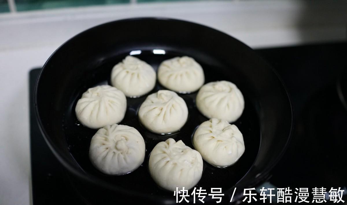 生煎包|生煎包外焦里嫩，汤汁丰富，一口享受，两口美味