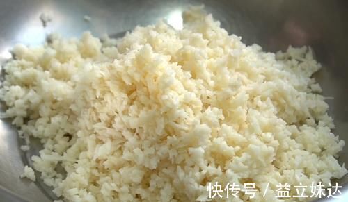 莲藕做丸子没想到这么好吃,不用水煮不油炸,咬一口鲜香又脆嫩