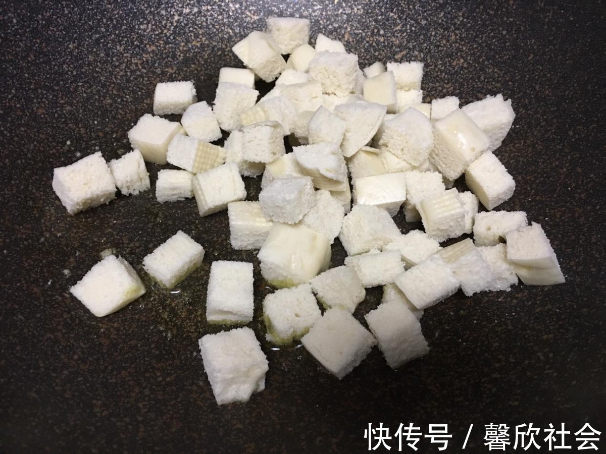 黑芝麻|吃剩的馒头别扔，搭配蛋液，做出好吃的馒头蛋饼，早餐好选择