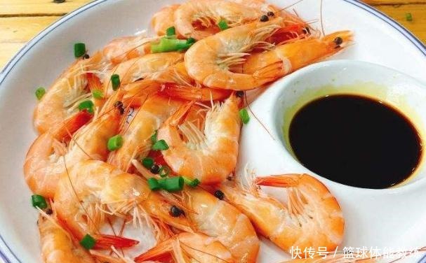 才知道，大虾这么煮才好吃！原来以前都错了，难怪腥味大肉不嫩