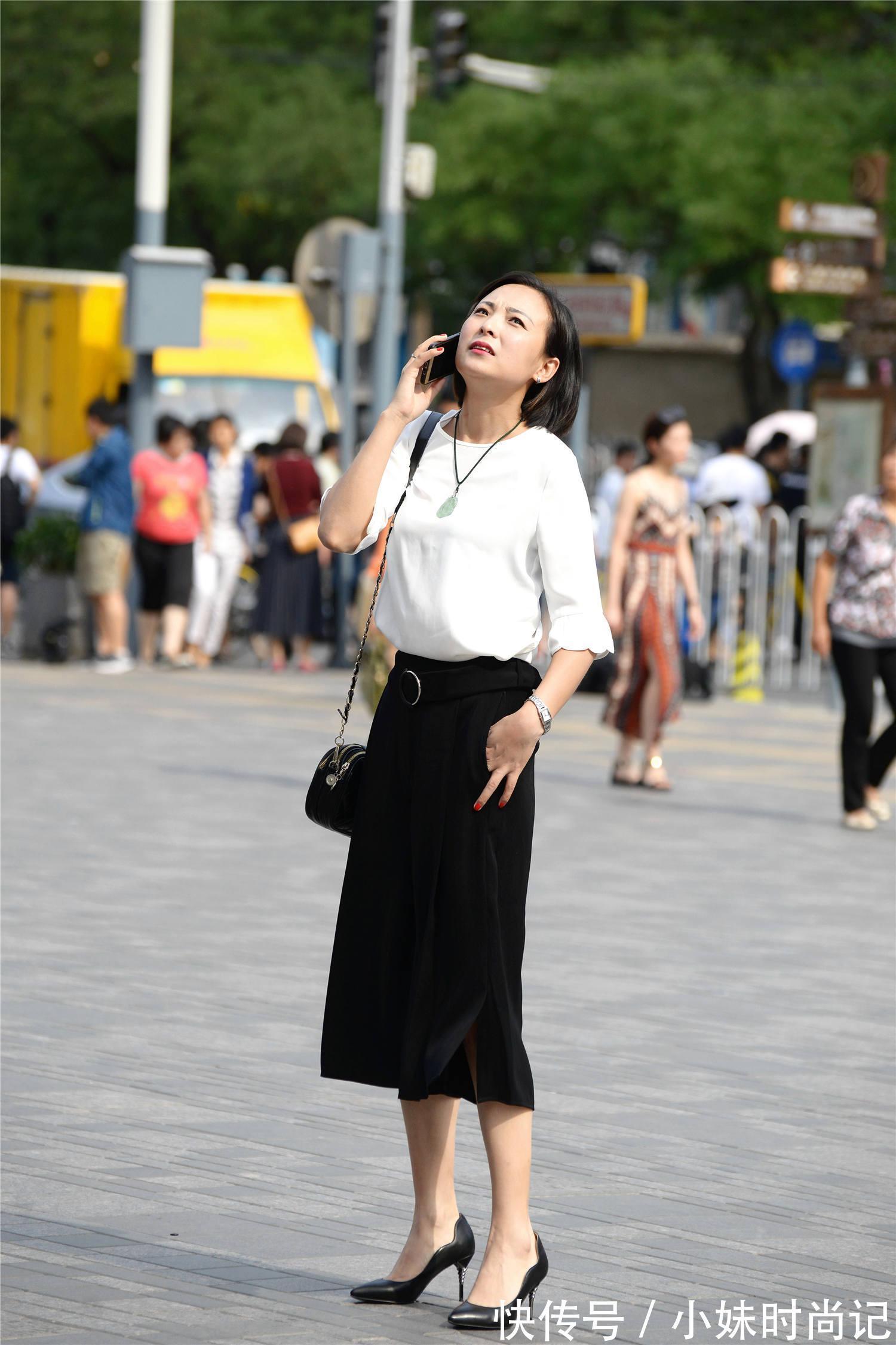 尖头|色高腰裙搭配尖头细跟鞋,衬托出精致,搭配出女强人的味道