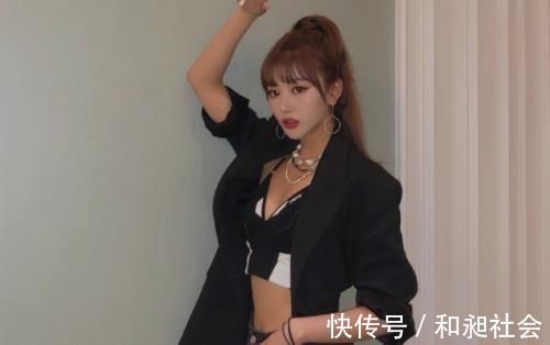 孔雪儿陪王晨艺吃烤肉,看清她夹的啥?网友:这才是自律的表现