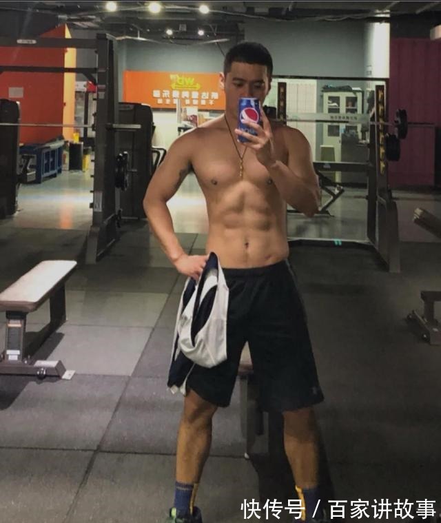 男人味|活捉一枚阳刚之气十足的寸头肌肉帅哥,好养眼!