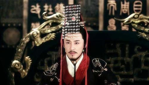 一个人|权力要合理分配,若一个人太独裁,那么,其结果往往是权力被架空