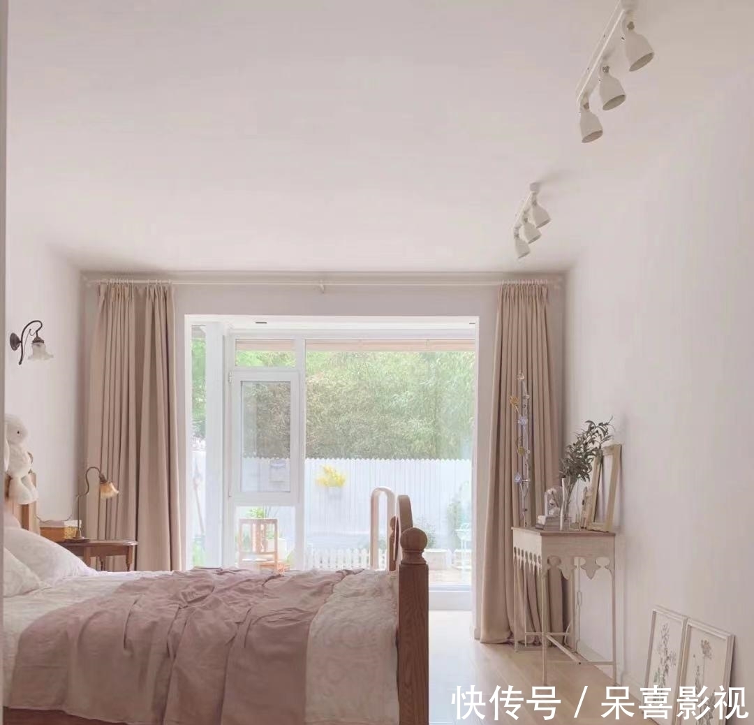 护墙板|参观了这个家,才明白什么叫高雅,全屋大白墙,竞没有一丝的俗气
