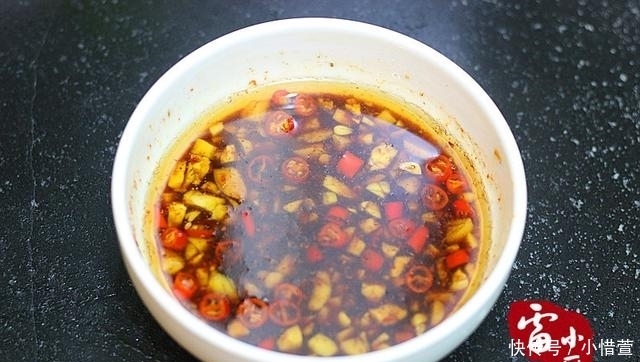 土豆最最最简单又好吃的做法,煮一煮,拌一拌,都说比肉还好吃