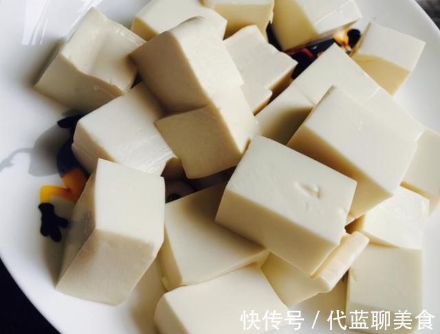 豆腐|炖鱼汤时，记住“2放2不放”技巧，鱼汤奶白无腥味，鲜香十足