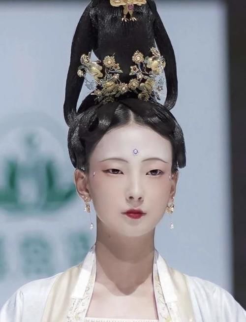 判断你是什么脸型?看这4点就清楚了,其中方脸最受争议