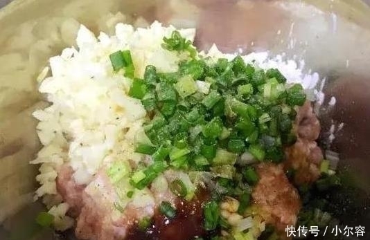 中国人|奶奶包饺子，不用面粉不用面皮，头次见这么漂亮的饺子，真的香！
