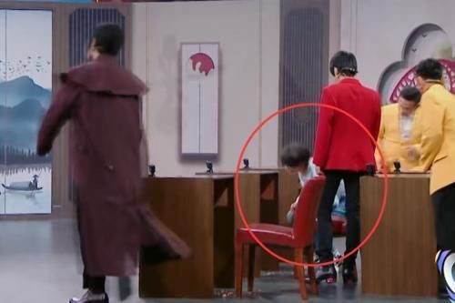 保姆 华晨宇哪来的优越感?仗着有洁癖把丁程鑫当保姆,让对方跪地收拾残渣