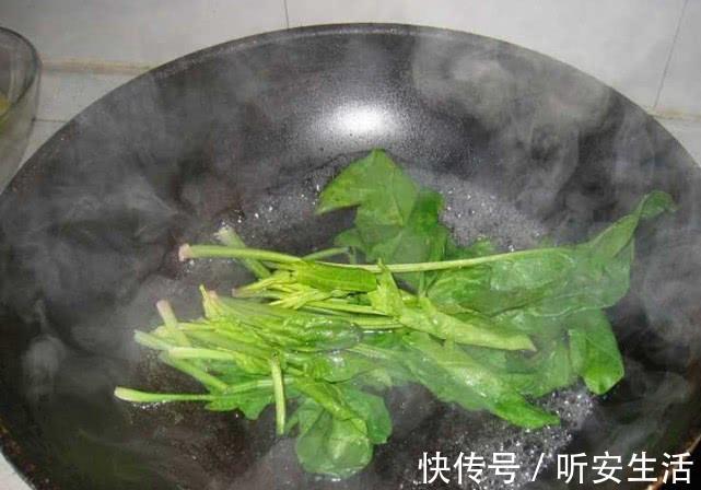 青菜类|不管炒什么菜，只需学会这2招，比馆子里的还好吃，油盐少更健康